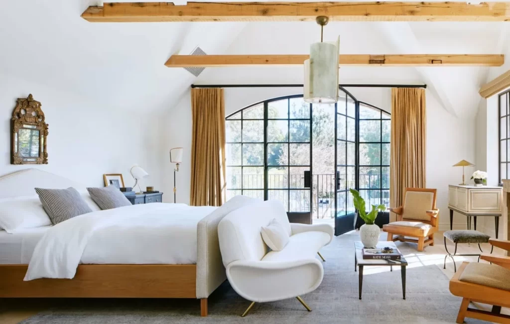 how big should a master bedroom be